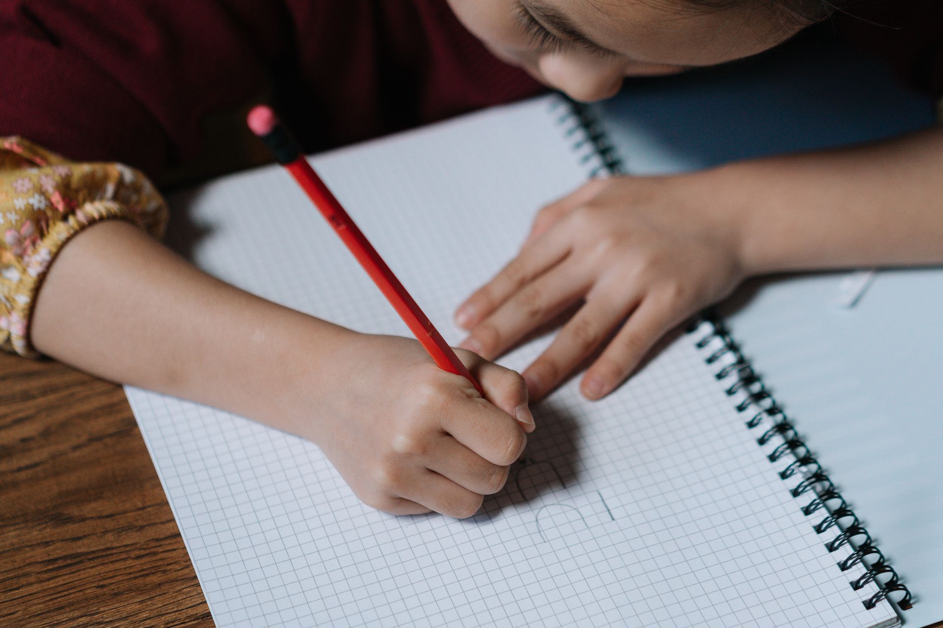 How to write Chinese characters on grid paper